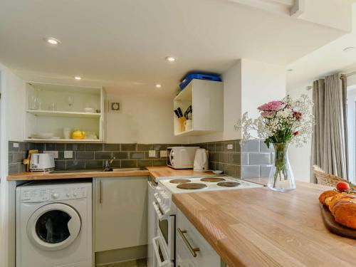 Tan-y-groes Apartment | 1 Bed in Tresaith 89316