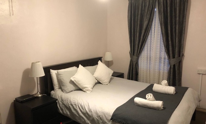 West Putney Apartment | 1 Bed-Sleeps 4-Free Parking-15 Min to Putney