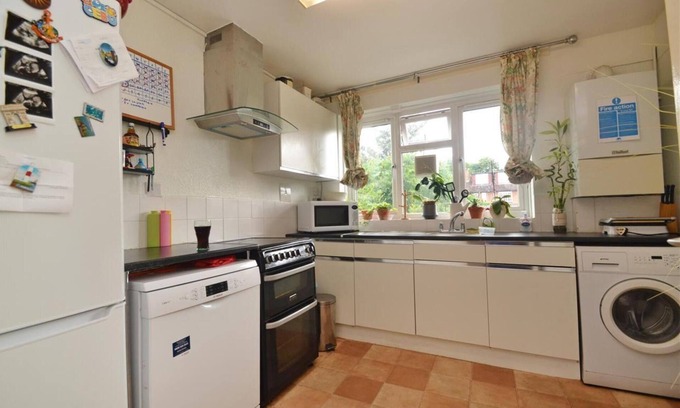 Roehampton Apartment | 1 Bed-sleeps 4-free Parking-15 Min to Putney