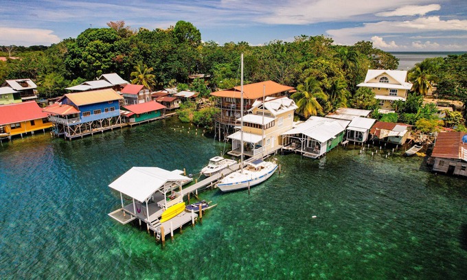Bocas del Toro House | 1 Bedroom Bungalow over the Caribbean on amazing Sea & Beach front property