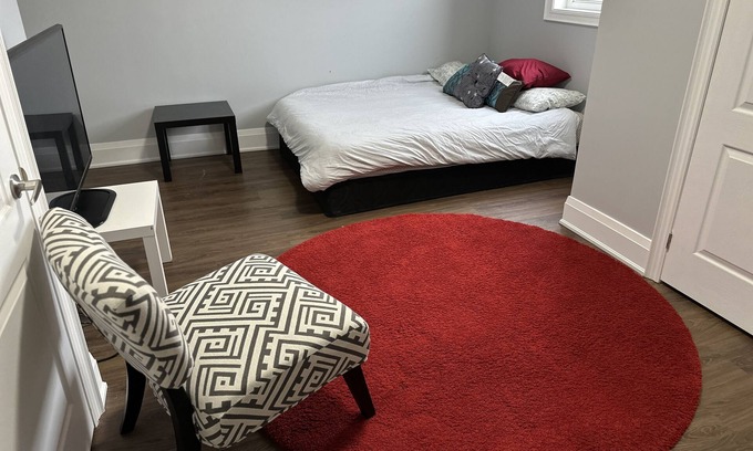 Brampton Apartment | 1 Bedroom 1 Washroom Private unit in a house