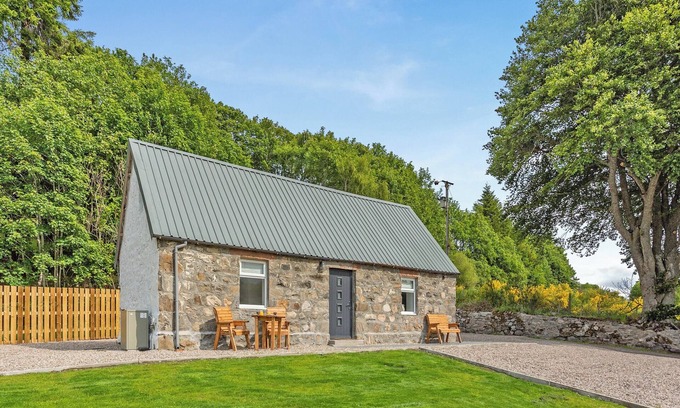 Glen Urquhart Cottage | 1 bedroom accommodation in Aigas, near Beauly