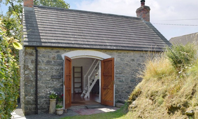 Haverfordwest Cottage | 1 bedroom accommodation in Ambleston, near Haverfordwest
