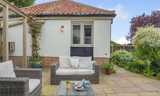 Norwich Cottage | 1 bedroom accommodation in Bergh Apton