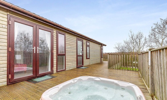 Ashby Woulds Cabin | 1 bedroom accommodation in Overseal, Nr Ashby-de-la-Zouch