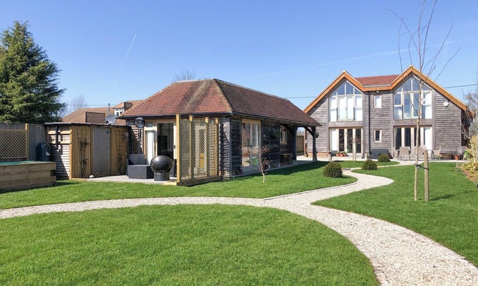 Upper Hardres Cottage | 1 bedroom accommodation in Bossingham, near Canterbury