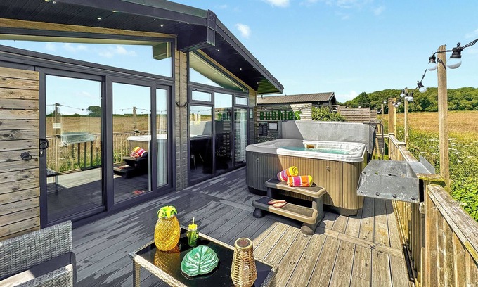 Raywell Ski Chalet | 1 bedroom accommodation in Raywell, Beverley