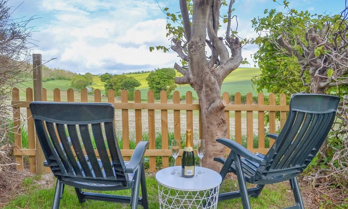 Lyminge Cottage | 1 bedroom accommodation in Etchinghill, near Folkestone