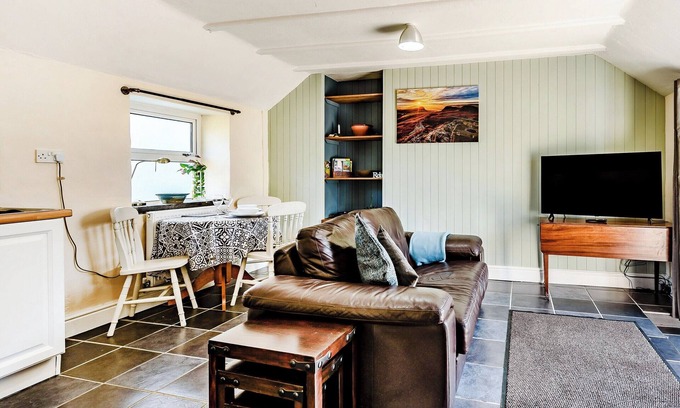 Haverfordwest Cottage | 1 bedroom accommodation in Treffynnon