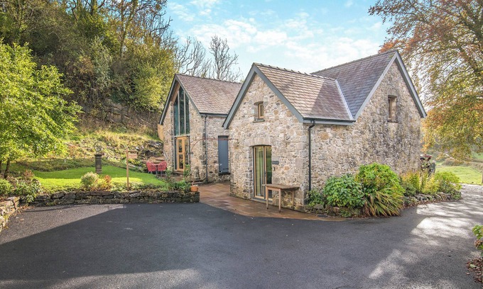 Ammanford Cottage | 1 bedroom accommodation in Llandybie Ammanford, near Llandeilo