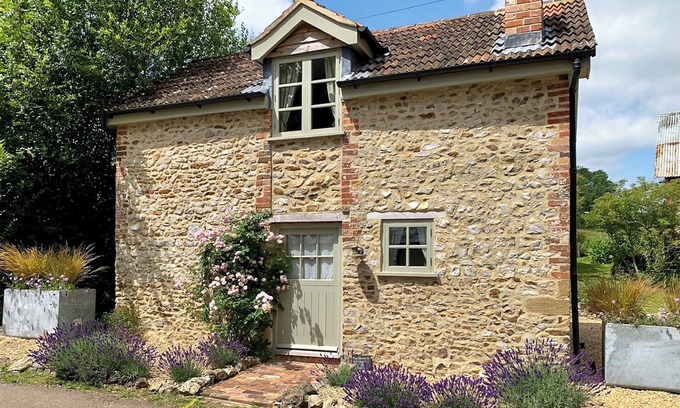 Hawkchurch Cottage | 1 bedroom accommodation in Hawkchurch, near Lyme Regis