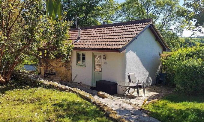 Axminster Cottage | 1 bedroom accommodation in Membury, near Axminster