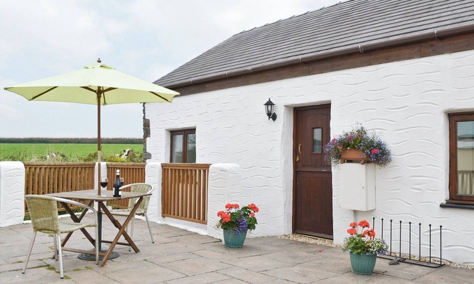 Carmarthen Cottage | 1 bedroom accommodation in Wauntwr, Trelech