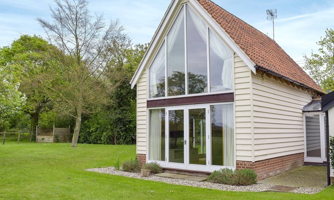 Ardleigh Cottage | 1 bedroom accommodation in Ardleigh Heath, near Colchester