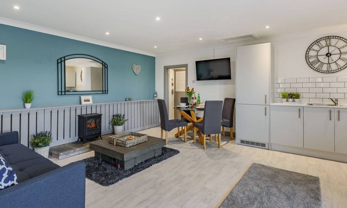 Llangynin Cottage | 1 bedroom accommodation in Llangynin