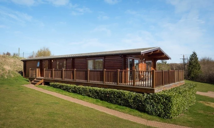Greetham Ski Chalet | 1 bedroom accommodation in Greetham