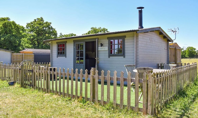 Thetford Ski Chalet | 1 bedroom accommodation in Thetford