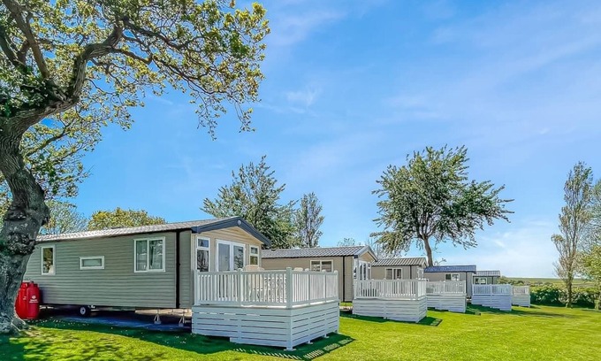 Ningwood House | 1 bedroom accommodation in Newbridge, Nr Yarmouth