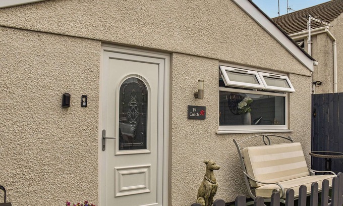Porthcawl Cottage | 1 bedroom accommodation in Porthcawl, near Bridgend