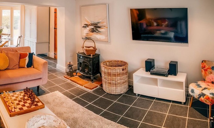 North Elmham Cottage | 1 bedroom accommodation in North Elmham, near Dereham