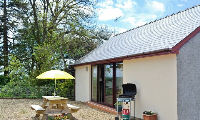 Llanybri Cottage | 1 bedroom accommodation in Cwmbach, near Whitland