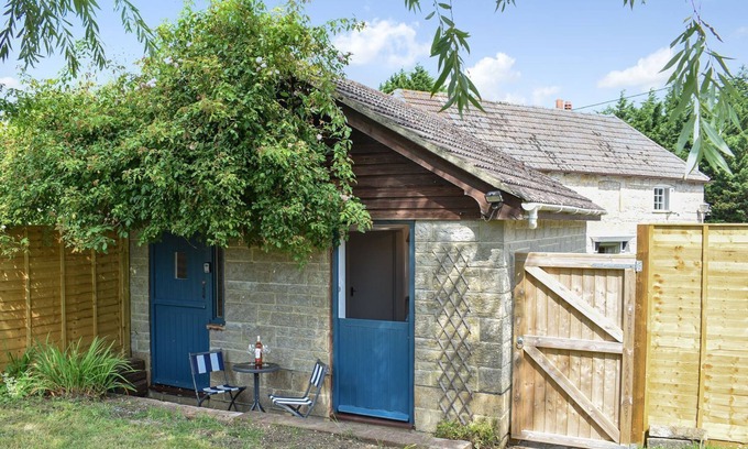 Ningwood Cottage | 1 bedroom accommodation in Ningwood, near Yarmouth