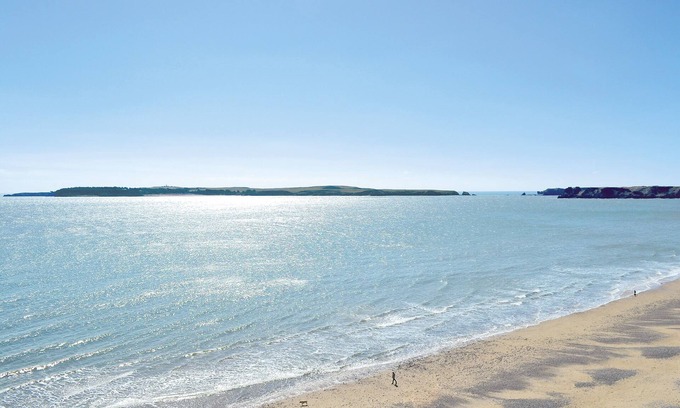 Whitland Cottage | 1 bedroom accommodation in Red Roses, near Pendine