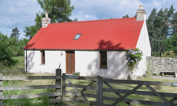 Forres Cottage | 1 bedroom accommodation in Dunphail, near Forres
