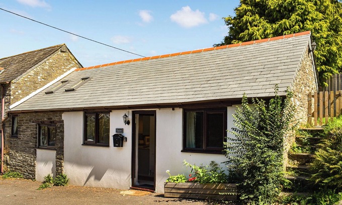 Looe Cottage | 1 bedroom accommodation in Morval
