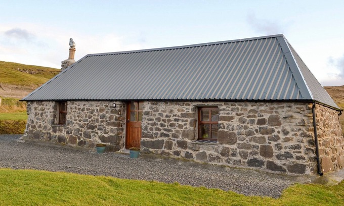 Staffin Cottage | 1 bedroom accommodation in Clachan, Staffin