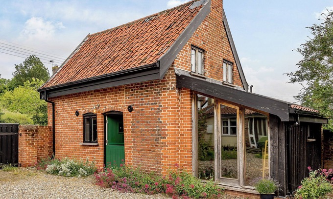Brockdish Cottage | 1 bedroom accommodation in Brockdish, near Harleston