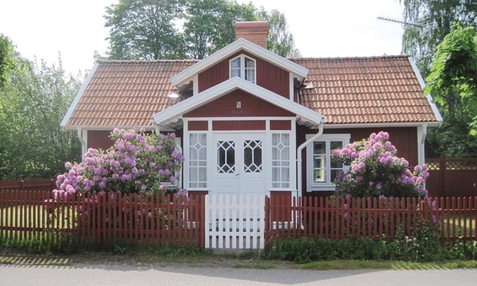 Bolmen House | 1 bedroom amazing home in Ljungby