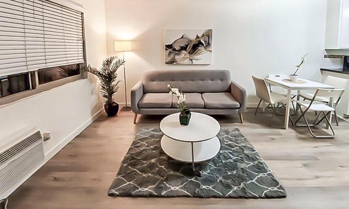 Studio City Apartment | 1 Bedroom Apartment in LA near Universal Studios
