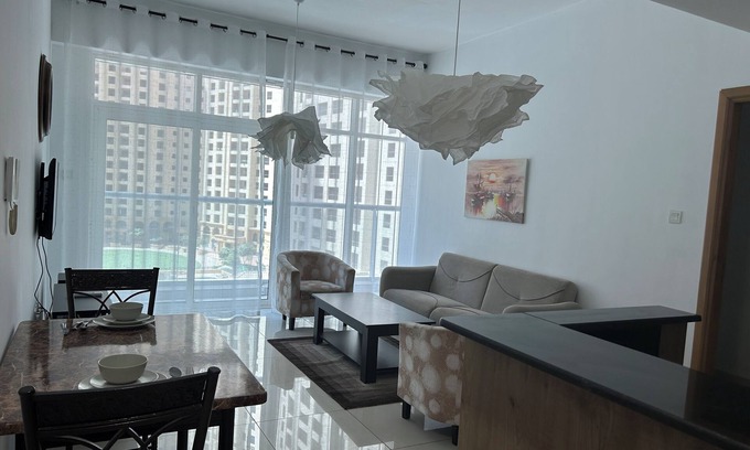 Jumeira 1 Apartment | 1 Bedroom Apartment Twin Bed