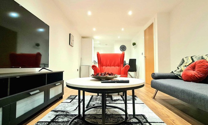 Salford Apartment | 1-bedroom Aprt in Salford- Freeparking- Sleeps3