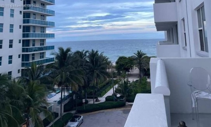 Surfside Condo | 1 Bedroom Condo 440390 by Houzlet