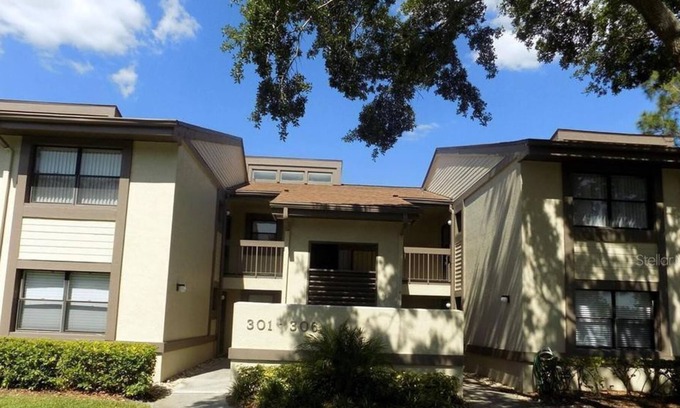 Oldsmar Condo | 1 Bedroom Condo L-93832 by Houzlet