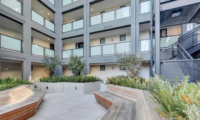 Hayes Valley Condo | 1 Bedroom Condo L-559801 by Houzlet