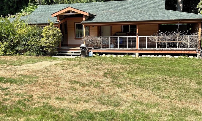 Lake Cowichan Cabin | 1 Bedroom Cottage on the Cowichan River