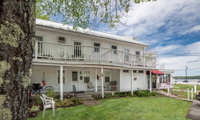 Naples Cottage | 1 Bedroom Cottage near the Causeway in Naples