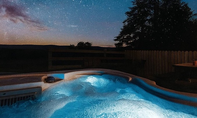 Coleraine Apartment | 1 bedroom cottage with private hot tub.