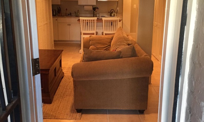 Stronghold Apartment | 1-bedroom English basement apartment close to everything