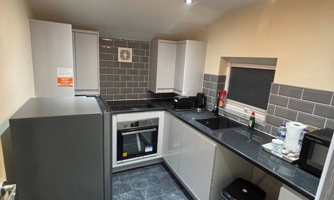 Northenden Apartment | 1 Bedroom flat in Northenden Nr Airport & Didsbury