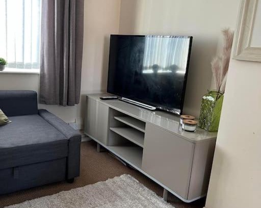 Abingdon Apartment | 1 bedroom flat sleeps 4 in Abingdon Oxfordshire