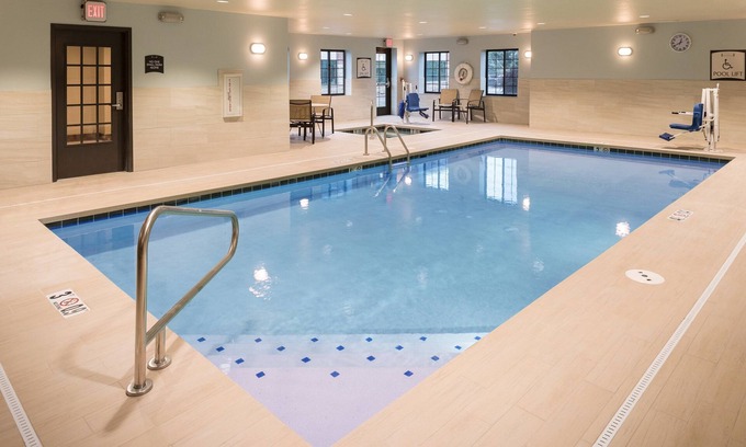 West Omaha Condo | 1 Bedroom | Free Breakfast. Indoor Pool