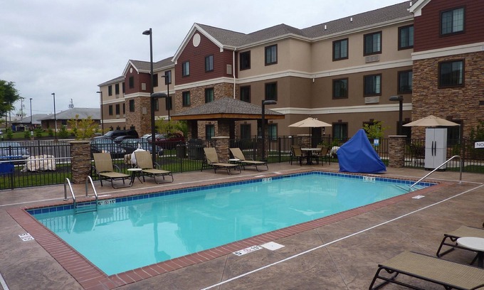 Bowling Green Condo | 1 Bedroom | Free Daily Breakfast + Seasonal Pool