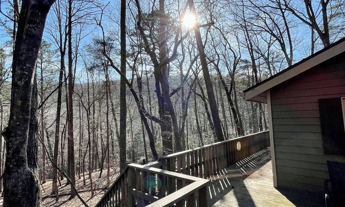 Jasper Cottage | 1 Bedroom Gingerbread Guesthouse in Mountain Resort