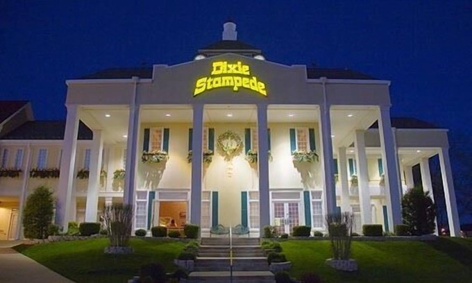 Branson Theater District Villa | 1 Bedroom Grand Villa in Westgate Branson Woods Resort-fully equipped kitchen