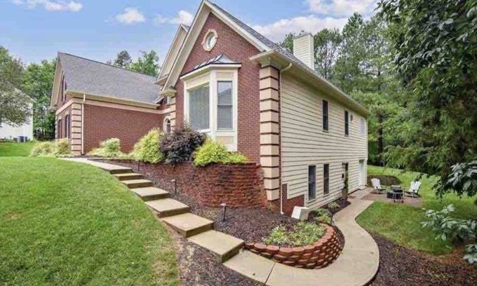 Mount Mourne House | 1-bedroom guesthouse, 11 minutes to Charlotte Motor Speedway