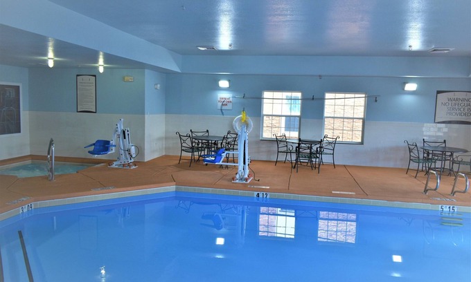 Northeast Heights Condo | 1 Bedroom | Indoor Pool + Hot Tub Access